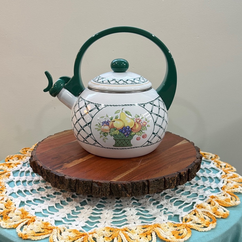 Villeroy & Boch Green and White Teapot